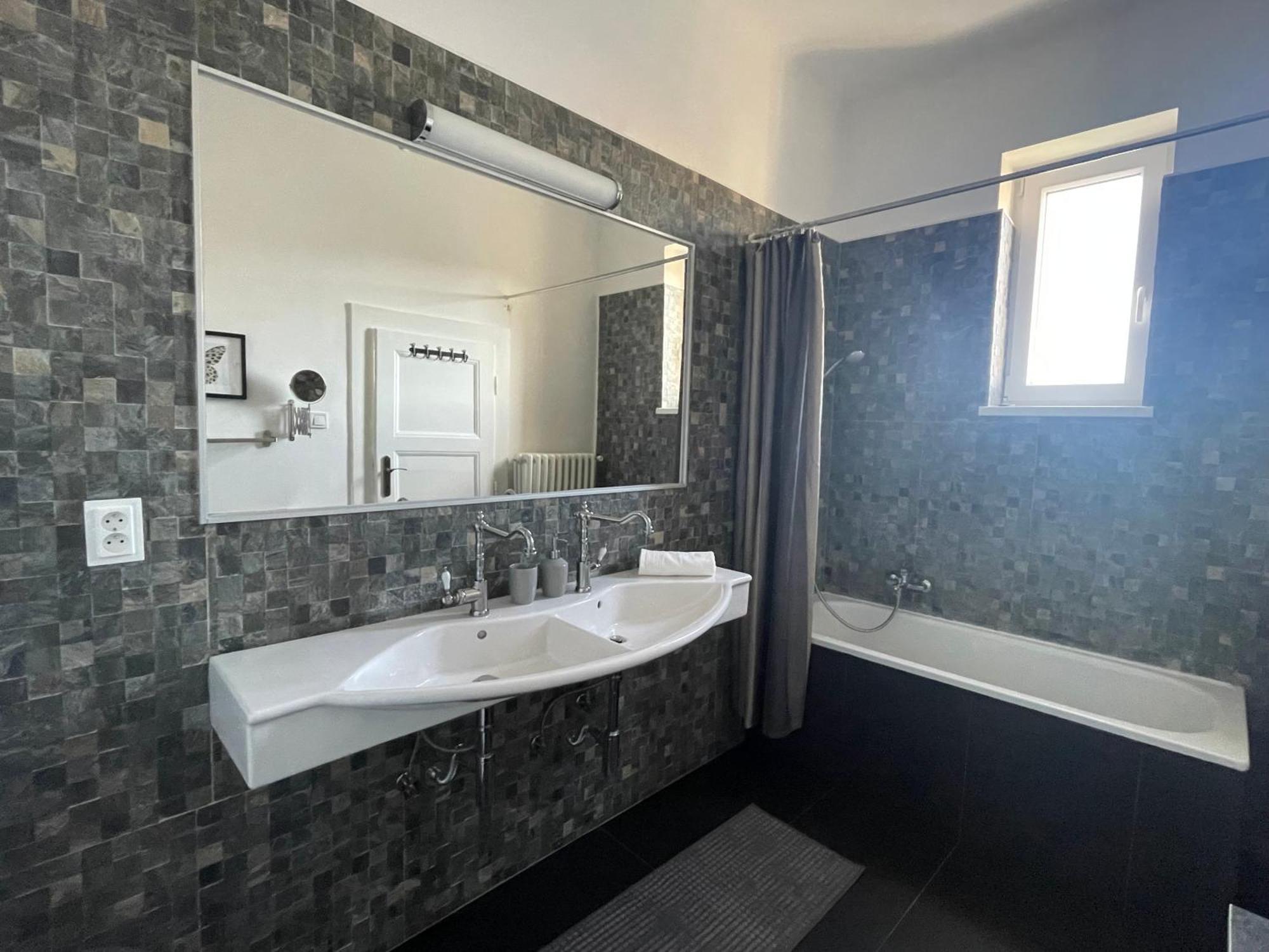 Blue Church Views - Central, Quiet, Bright - 4Th Floor Corner Apartment 125M2 Братислава Екстериор снимка